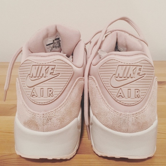 Nike Air Max 90 Premium metallic-suede sneakers - Picture 6 of 8